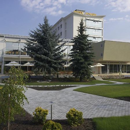 Hotel Janosik Liptovský Mikuláš Dış mekan fotoğraf