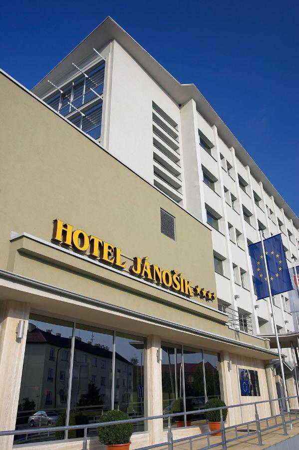 Hotel Janosik Liptovský Mikuláš Dış mekan fotoğraf