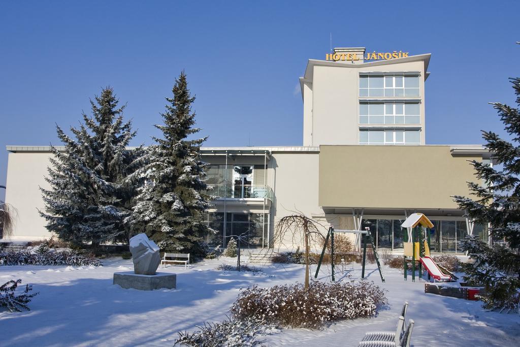 Hotel Janosik Liptovský Mikuláš Dış mekan fotoğraf