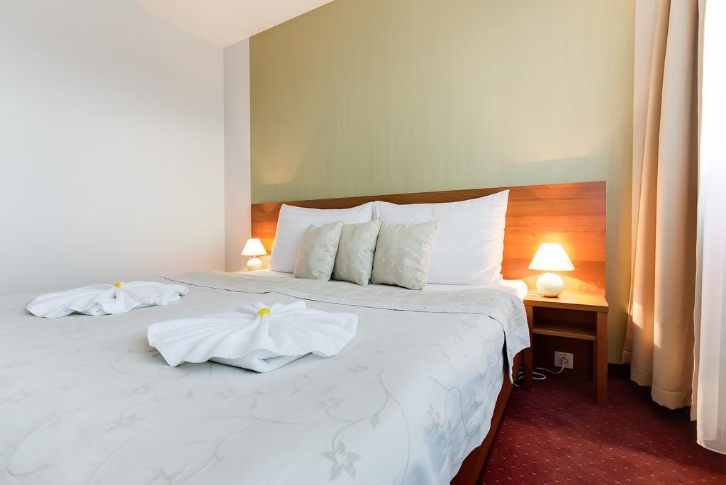 Hotel Janosik Liptovský Mikuláš Dış mekan fotoğraf