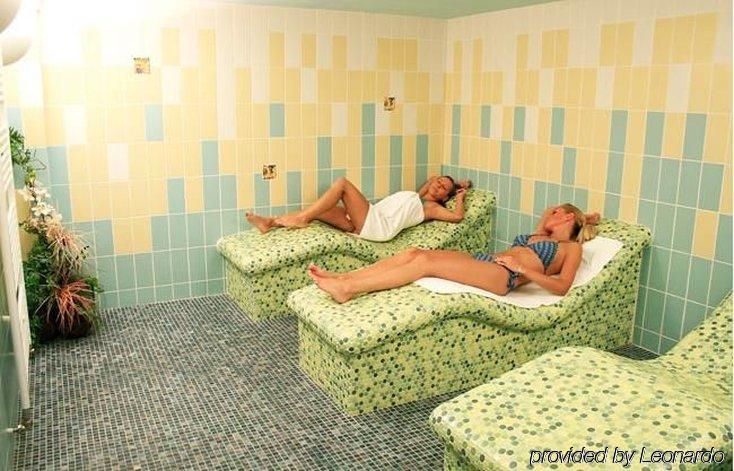 Hotel Janosik Liptovský Mikuláš Konforlar fotoğraf