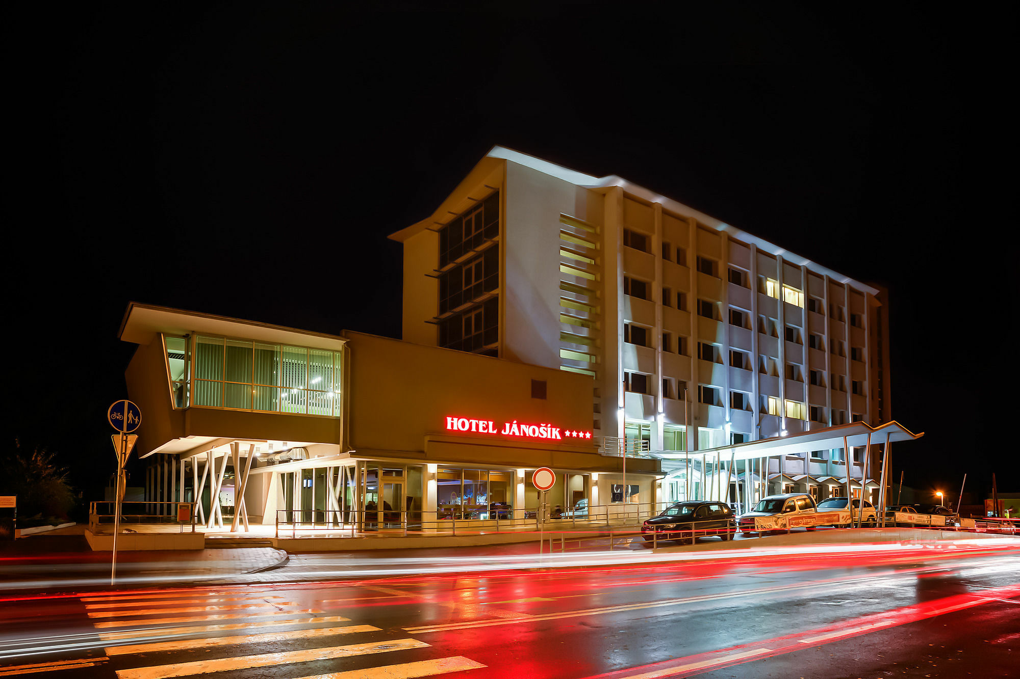 Hotel Janosik Liptovský Mikuláš Dış mekan fotoğraf